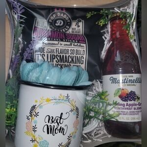 Mother’s Day Gift Box – “Best Mom” Cozy Treat Set